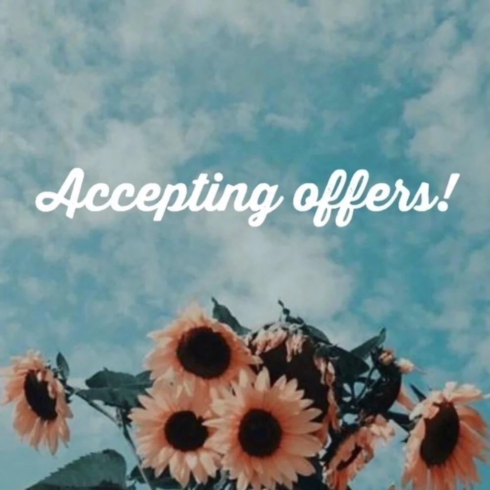 CLOSET CLEAR OUT! 1000+ items! - Picture 1 of 3